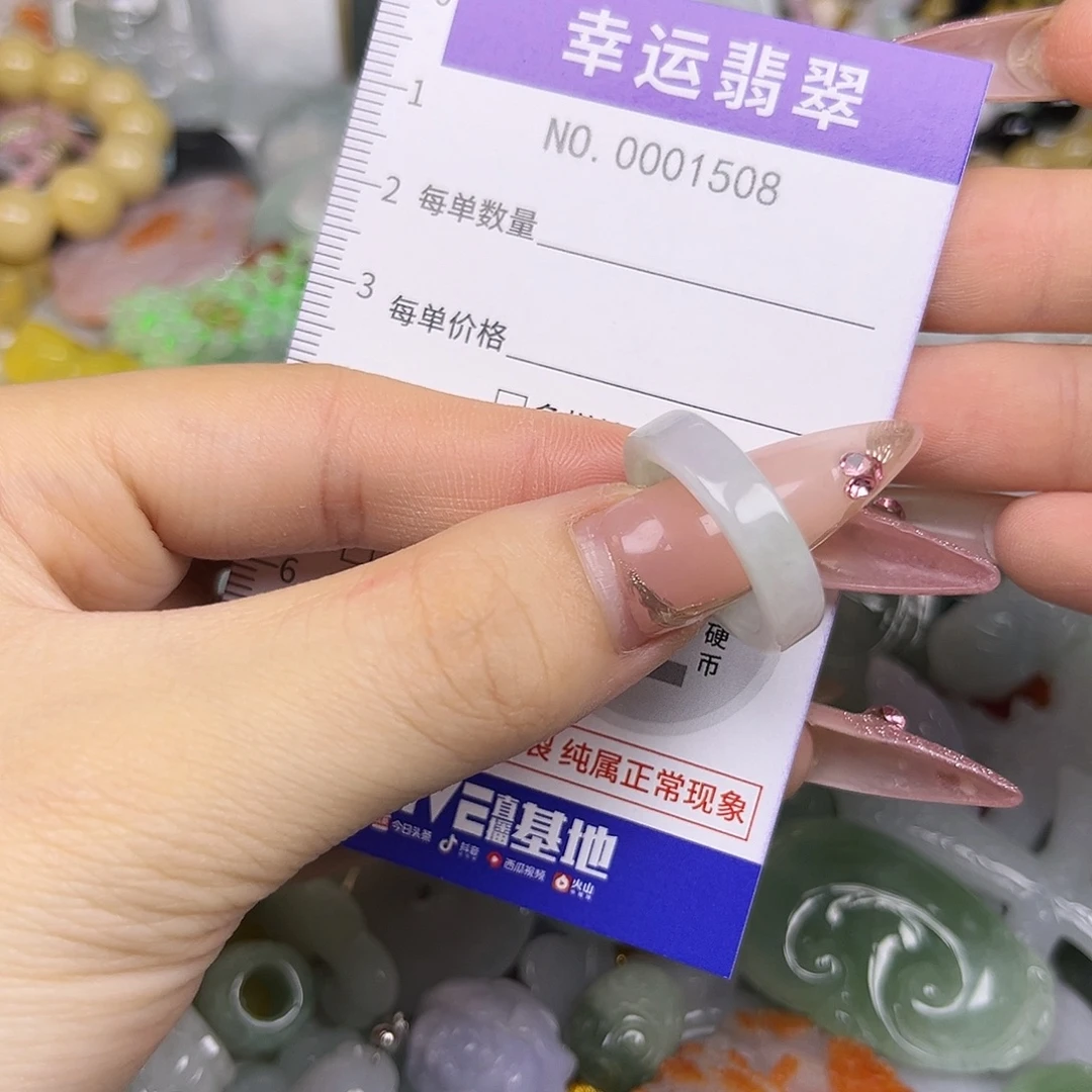 翡翠未镶嵌颈饰hhh