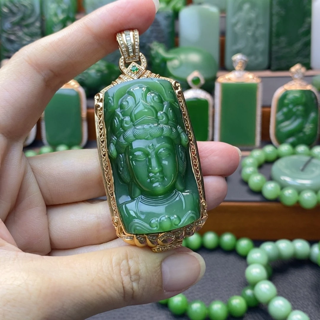 颈饰18K金镶嵌和田玉（碧玉）法相