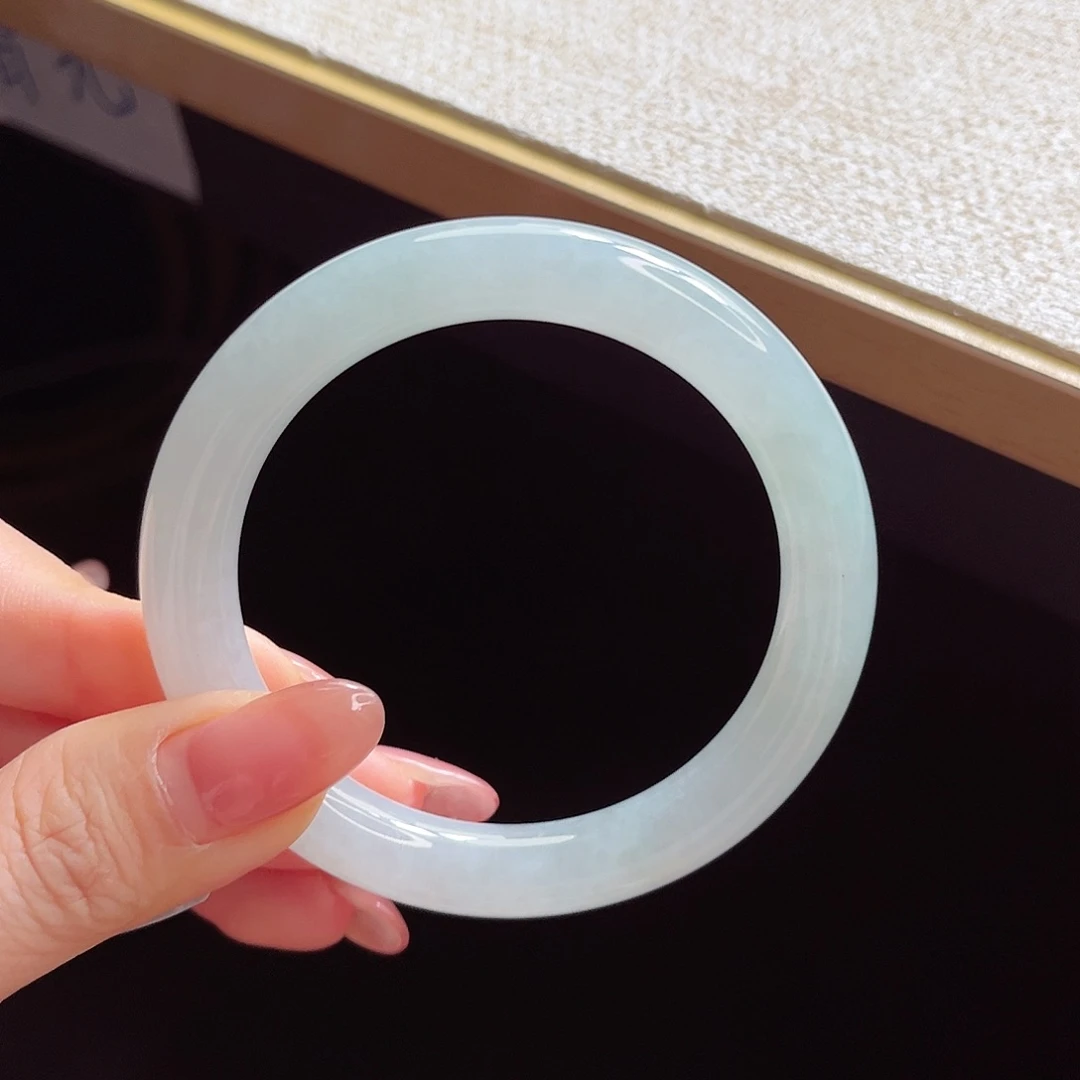 翡翠手镯未镶嵌手镯