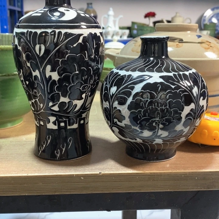 瓷片枸*斋陶瓷品黑刻酒瓶两个
