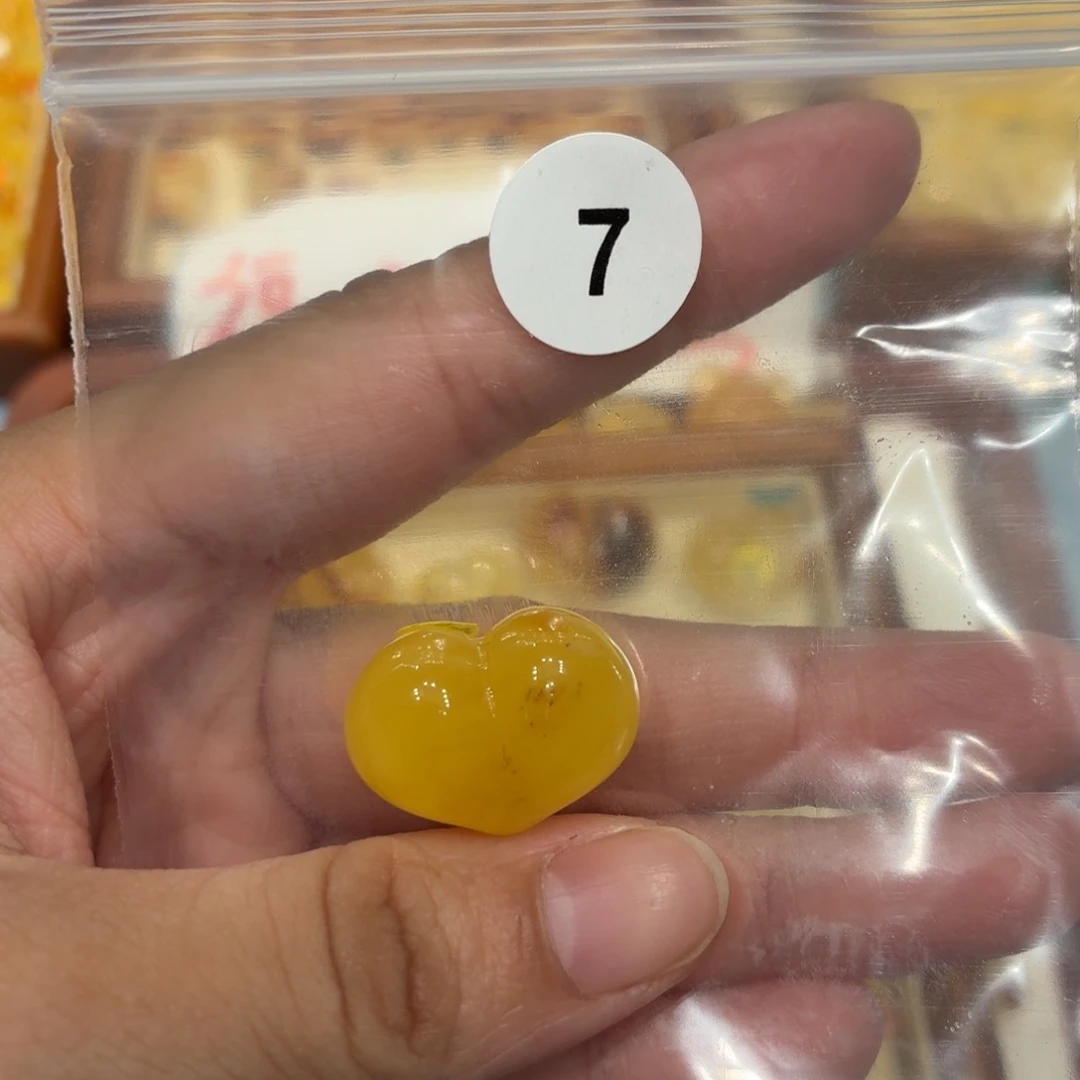 涵***涵琥珀未镶嵌珠宝奇石