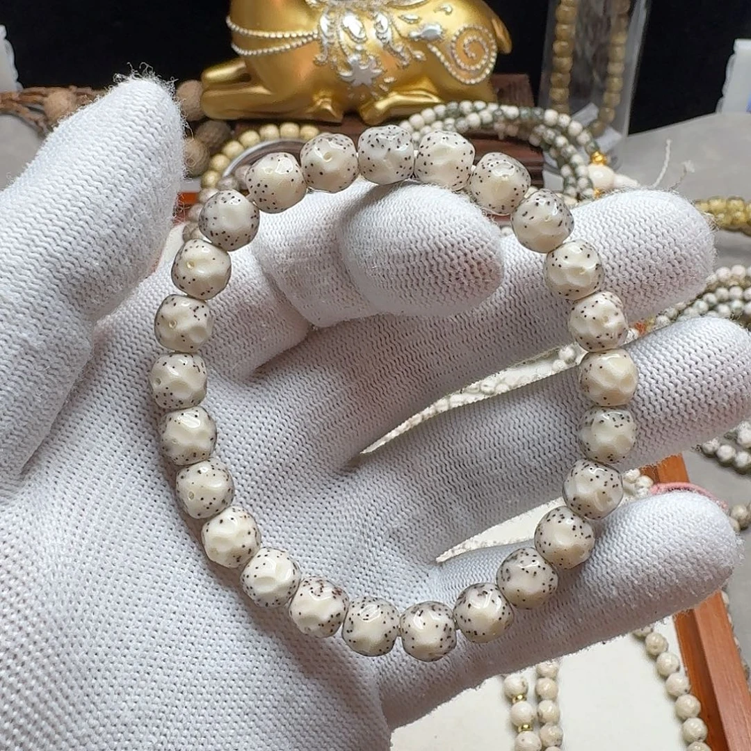 星月菩提手串石玉料8.7无相单圈瓷白玉化料大留白小细星