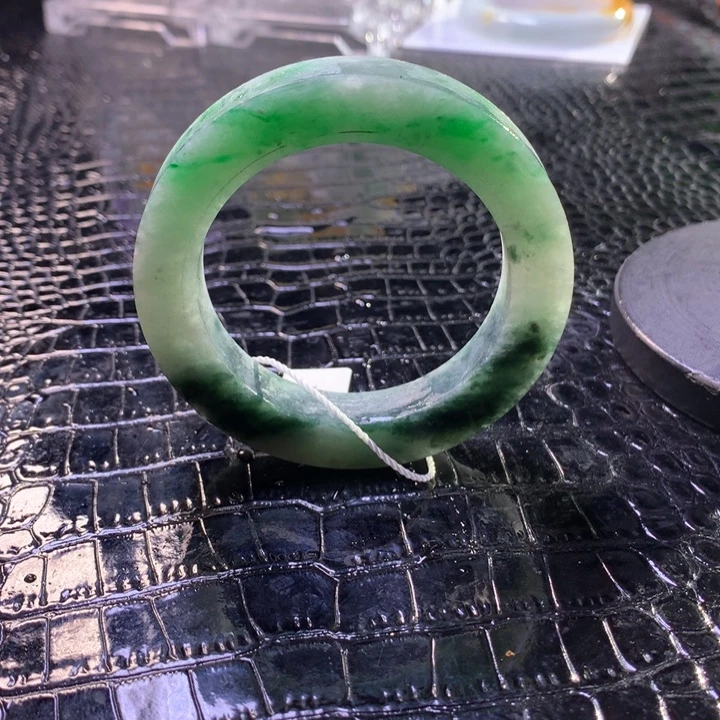 定制翡翠未镶嵌手镯