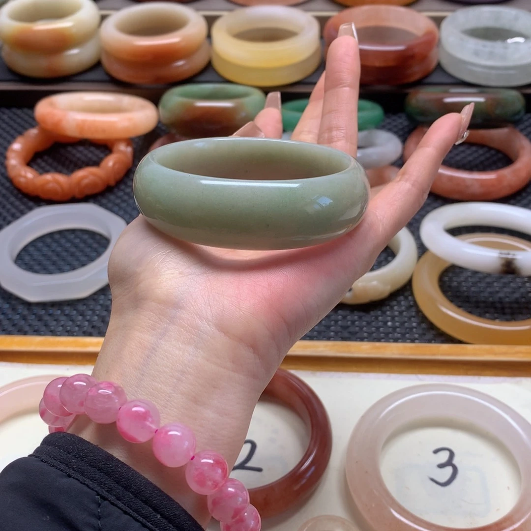 石英质玉手镯未镶嵌?****叽