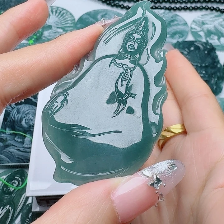翡翠未镶嵌颈饰多样性发其一