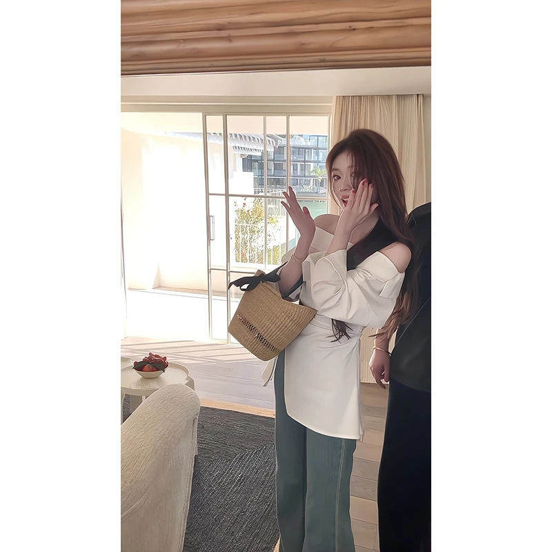 2025新款女春季简约高级感百搭一字肩收腰白色长袖上衣高腰牛仔裤