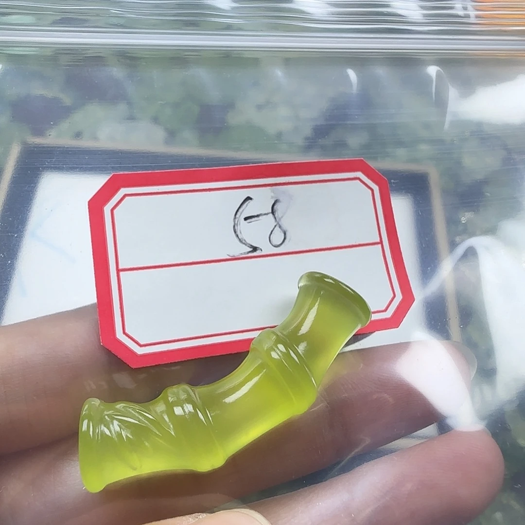 骄***.未镶嵌蛇纹石玉颈饰