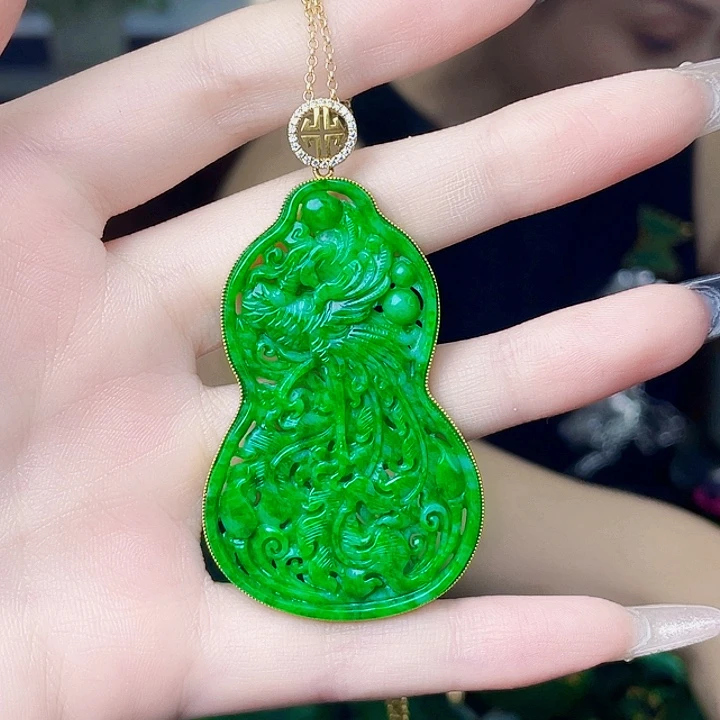 颈饰18K金镶嵌翡翠多样性