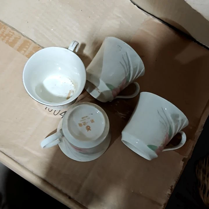 摆件盘子碗茶壶啥都有