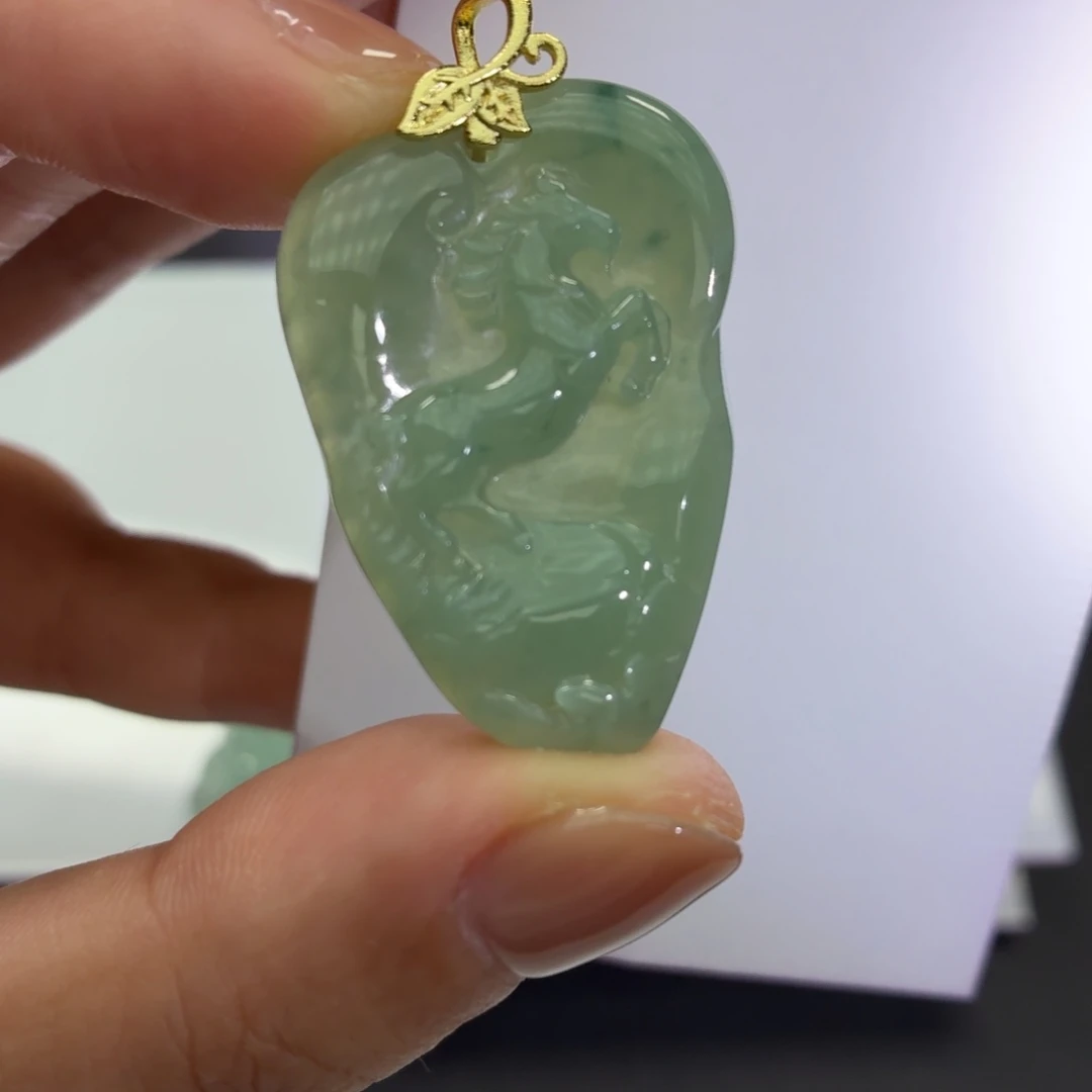 翡翠未镶嵌颈饰马