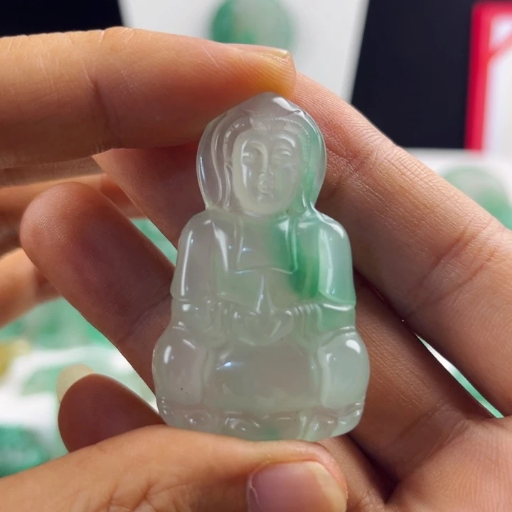 颈饰未镶嵌石英质玉