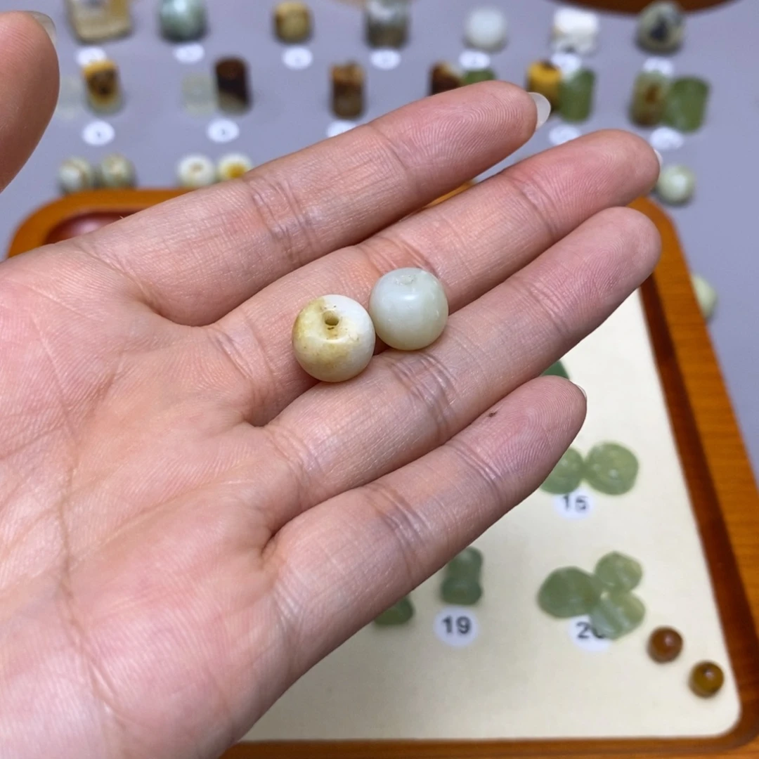 蛇纹石玉配饰合金思*