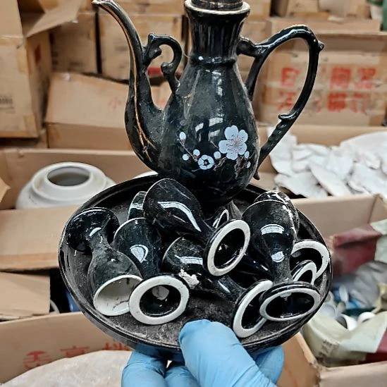 摆件盘子碗茶壶啥都有