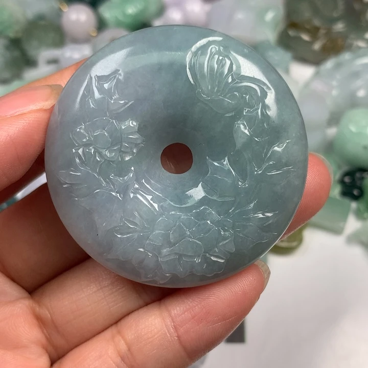 仪***感翡翠未镶嵌颈饰翡翠