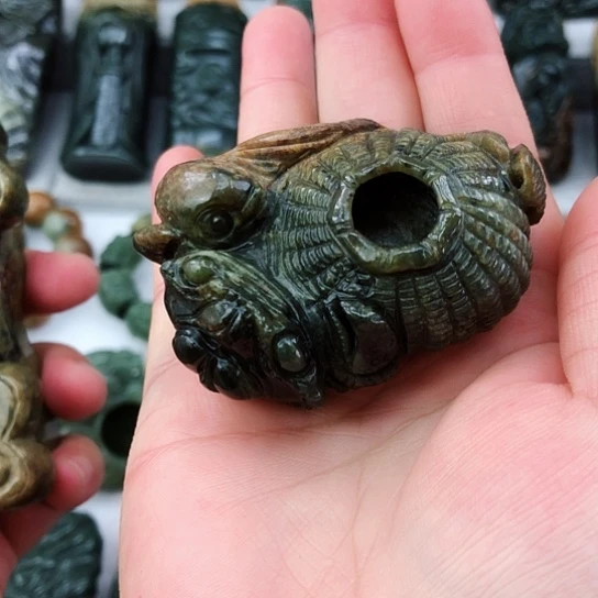 未镶嵌岫岩河磨玉（透闪石质玉）把件