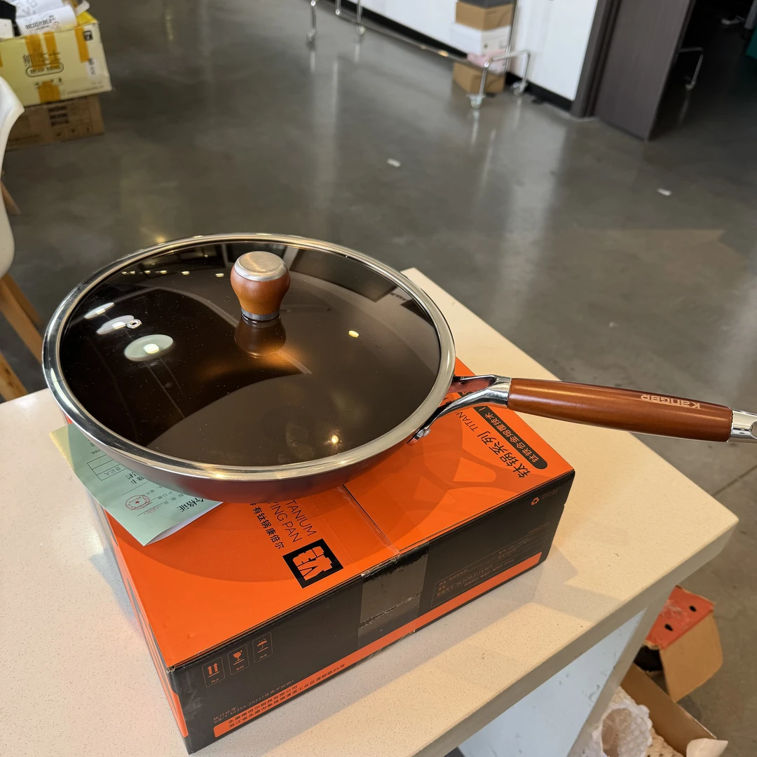 泡妈童装  家用厨具 炒锅 钛铁锅