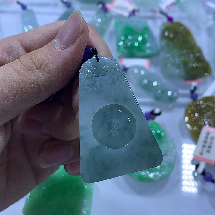 翡翠未镶嵌颈饰天然翡翠A货吊坠