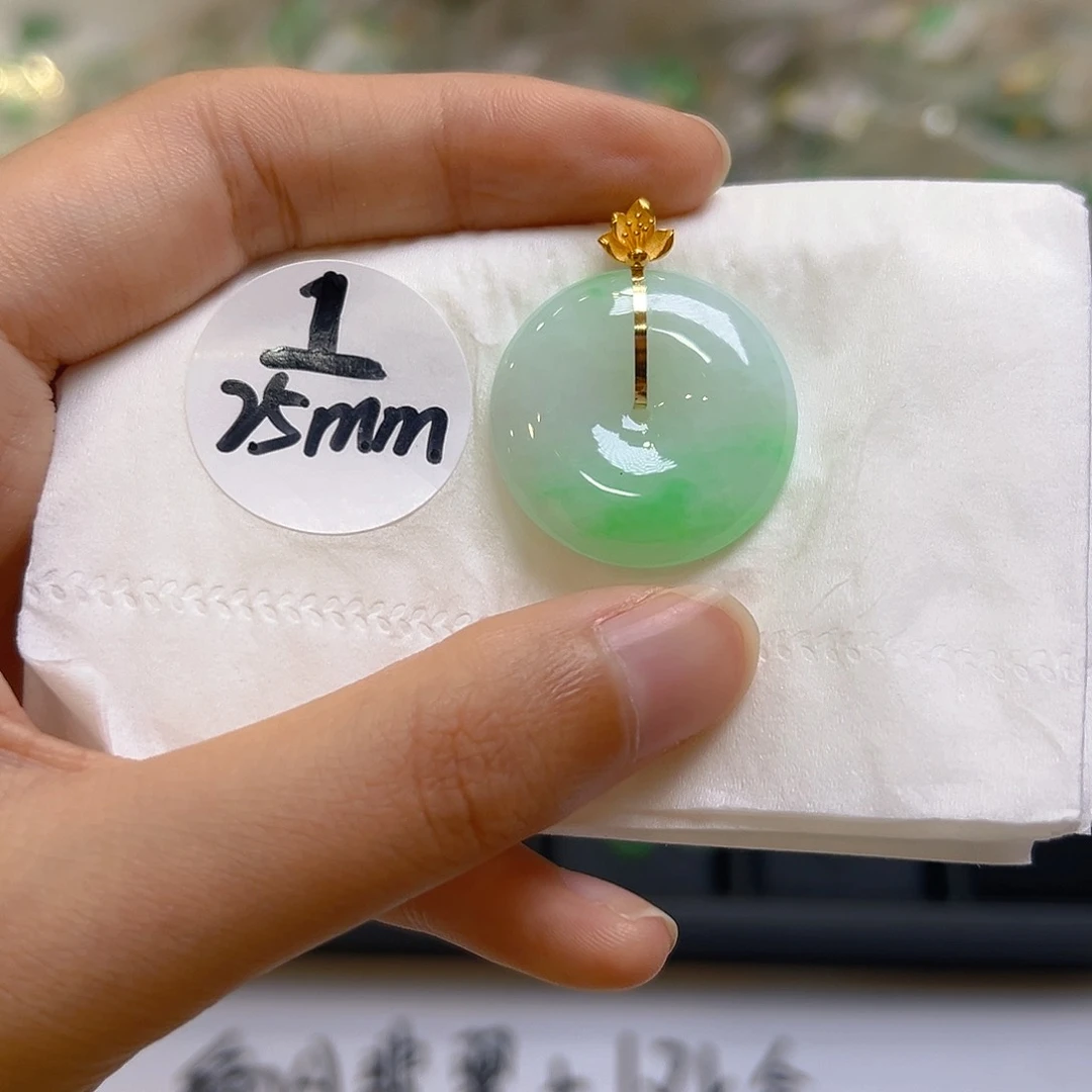 翡翠18K金镶嵌颈饰翡翠