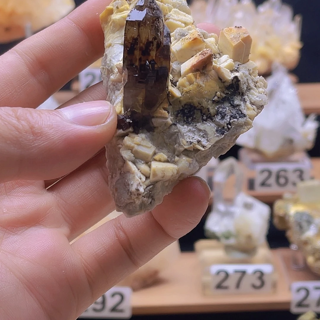 M***~石材烟晶石榴石