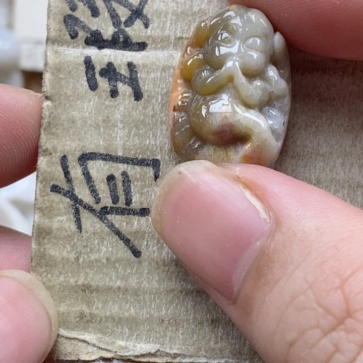 颈饰未镶嵌硅化珊瑚（珊瑚玉）慈*心小