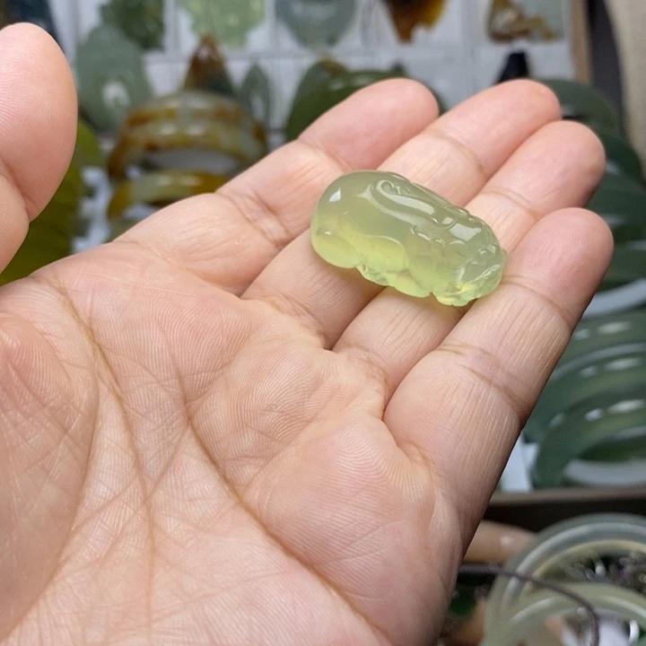 蛇纹石玉吊坠(不含链)未镶嵌