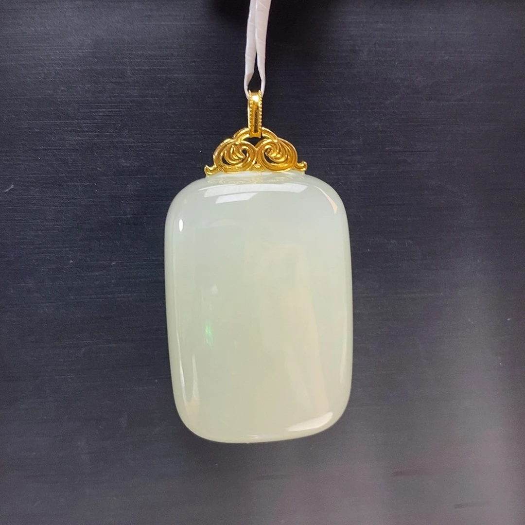 和田玉18K金镶嵌颈饰