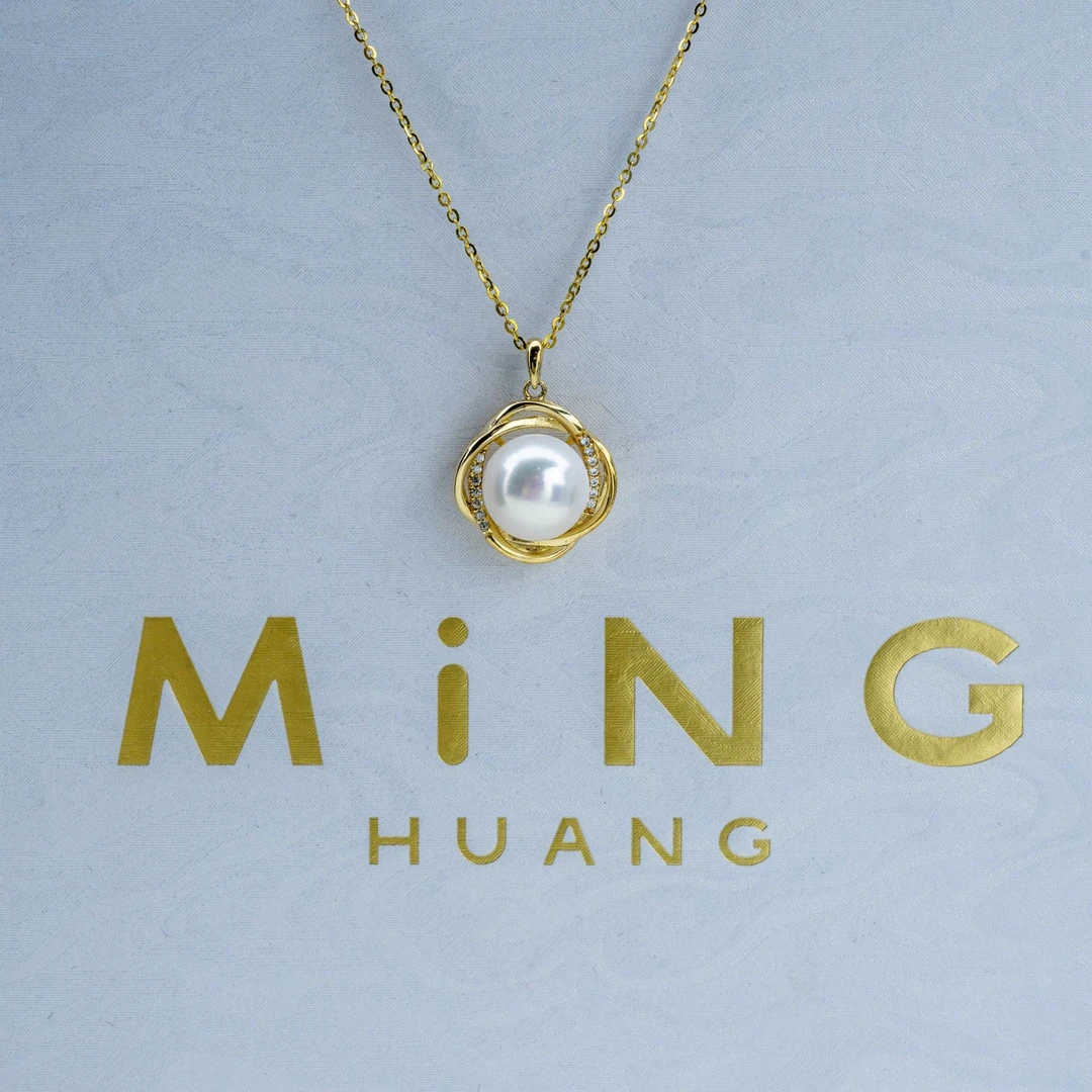 气质白色轻奢时尚百搭复古简约强光淡水珍珠花型项链/10-11mm