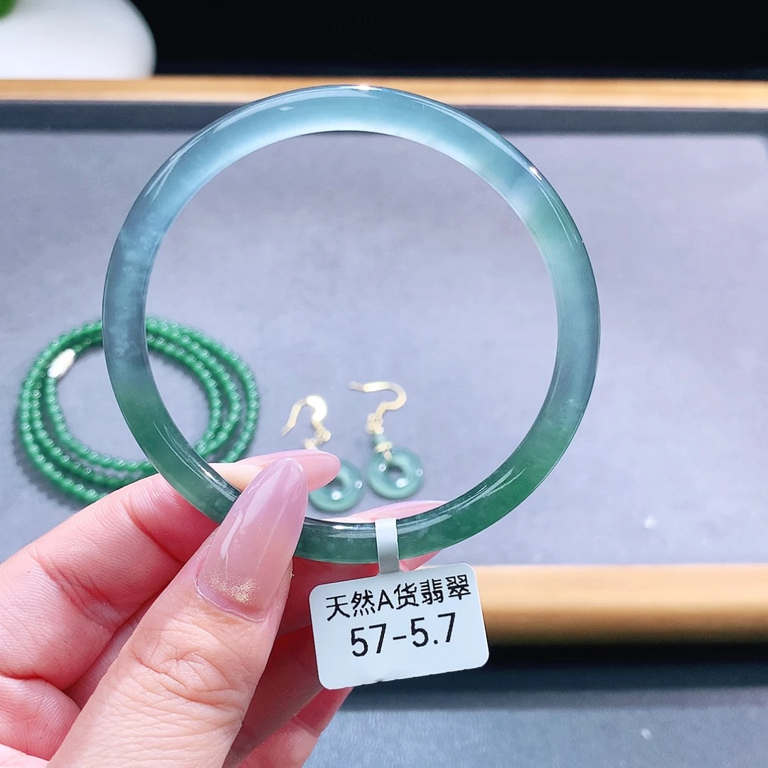 未镶嵌手镯（圆镯）翡翠