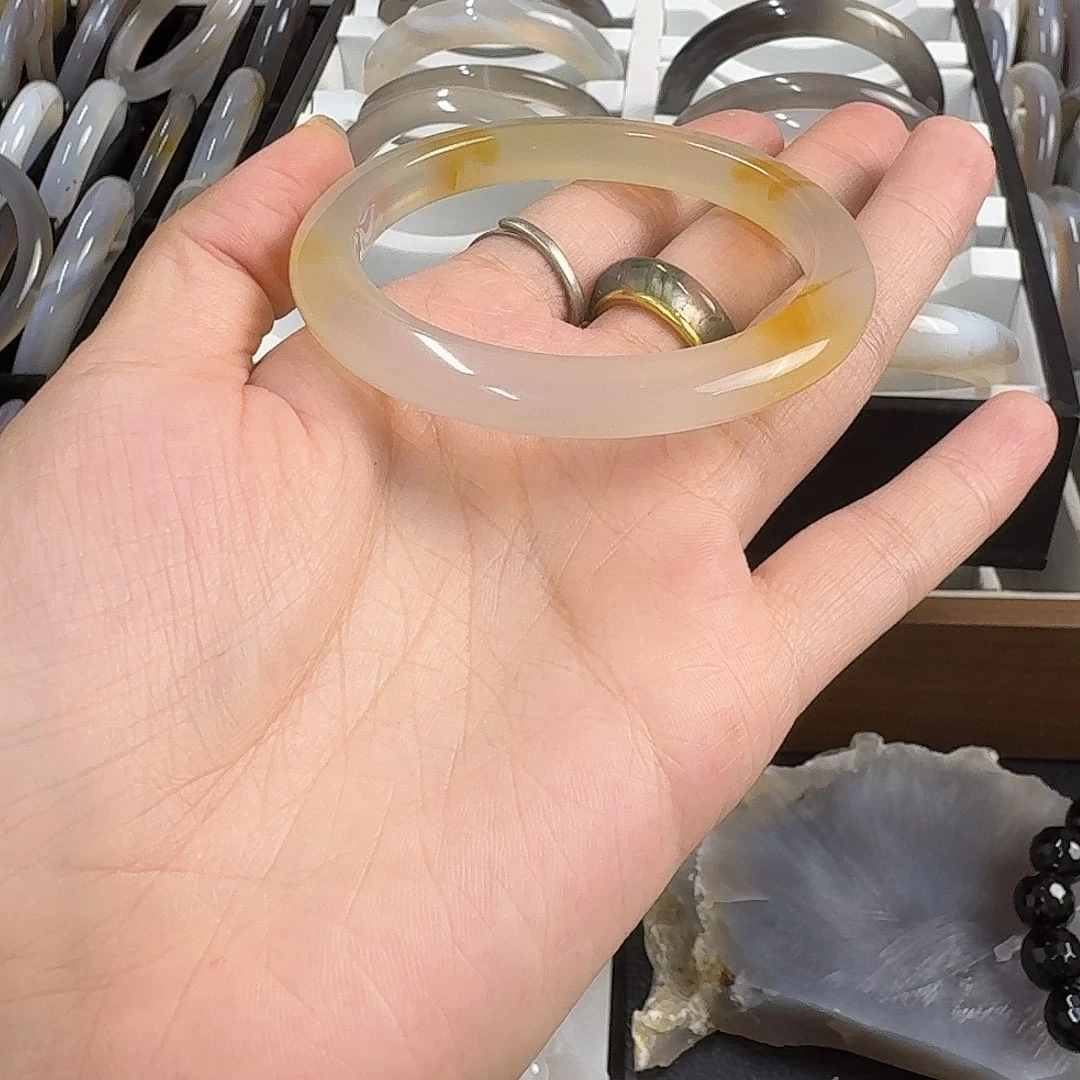 玛瑙/玉髓未镶嵌手镯瑕疵不退不换