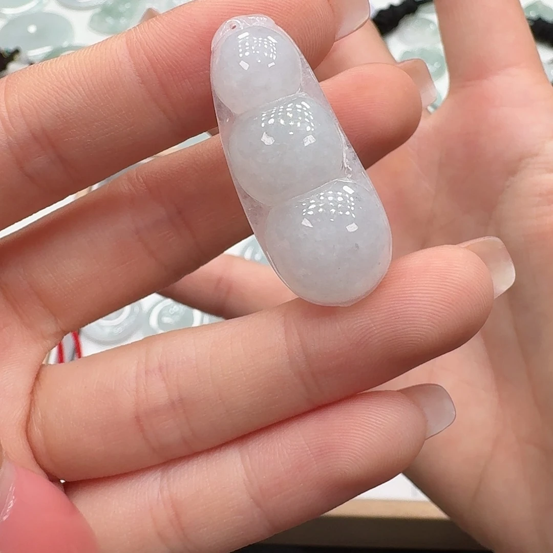 翡翠未镶嵌颈饰多样性发其一