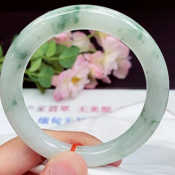 翡翠手镯未镶嵌56圈口