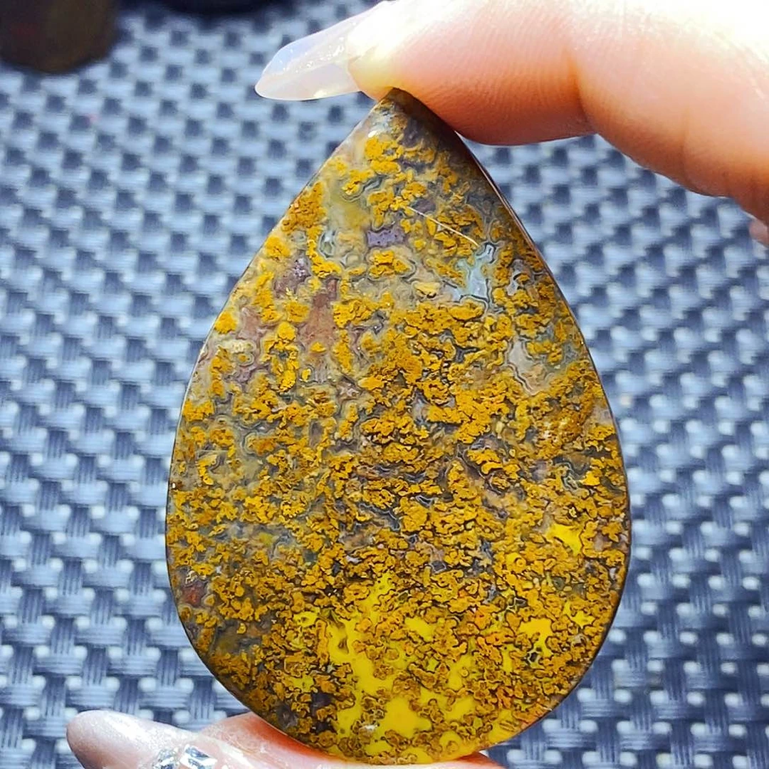 未镶嵌颈饰玛瑙/玉髓苏*