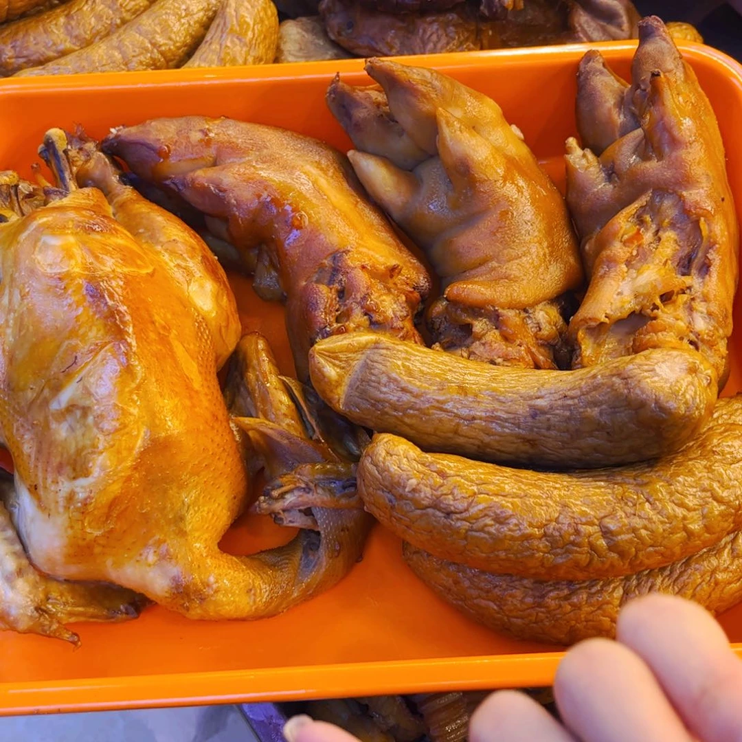 三黄鸡➕3个六两猪手➕4儿童肠