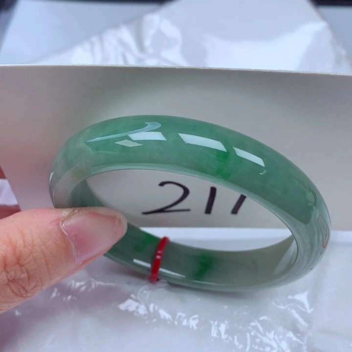 翡翠手镯未镶嵌翡翠