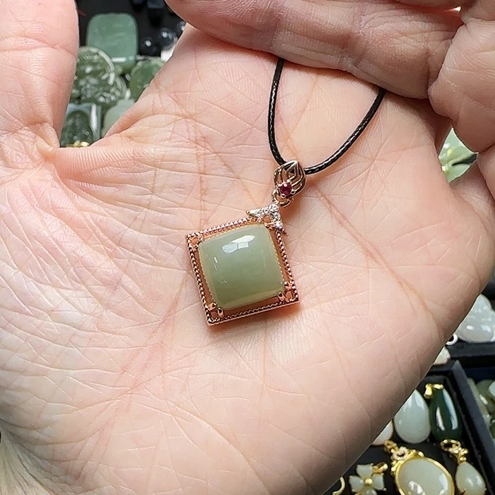 ****࿐和田玉合金吊坠(赠链)