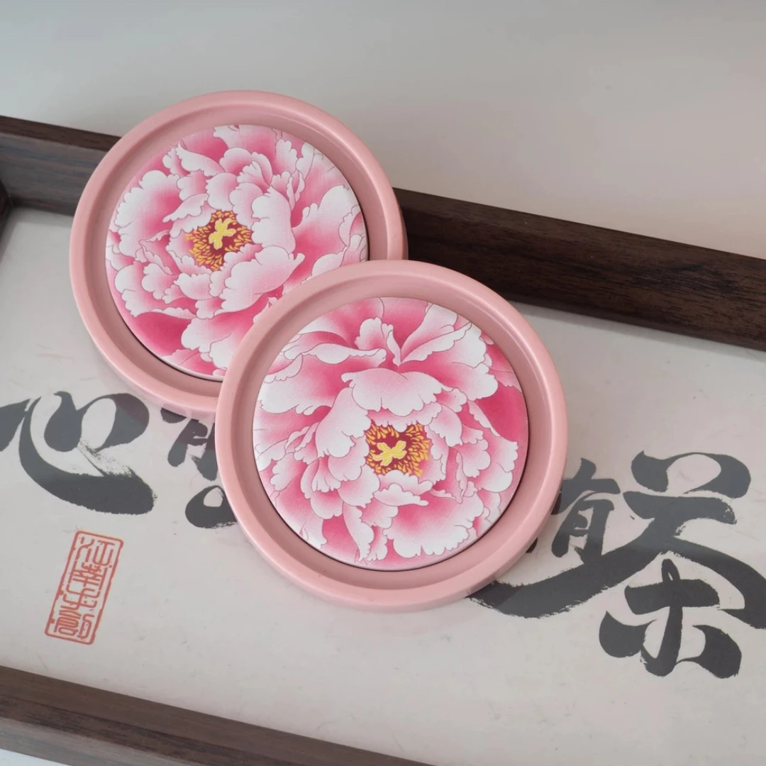 牡丹图案茶杯垫兼具装饰与吸水功能的