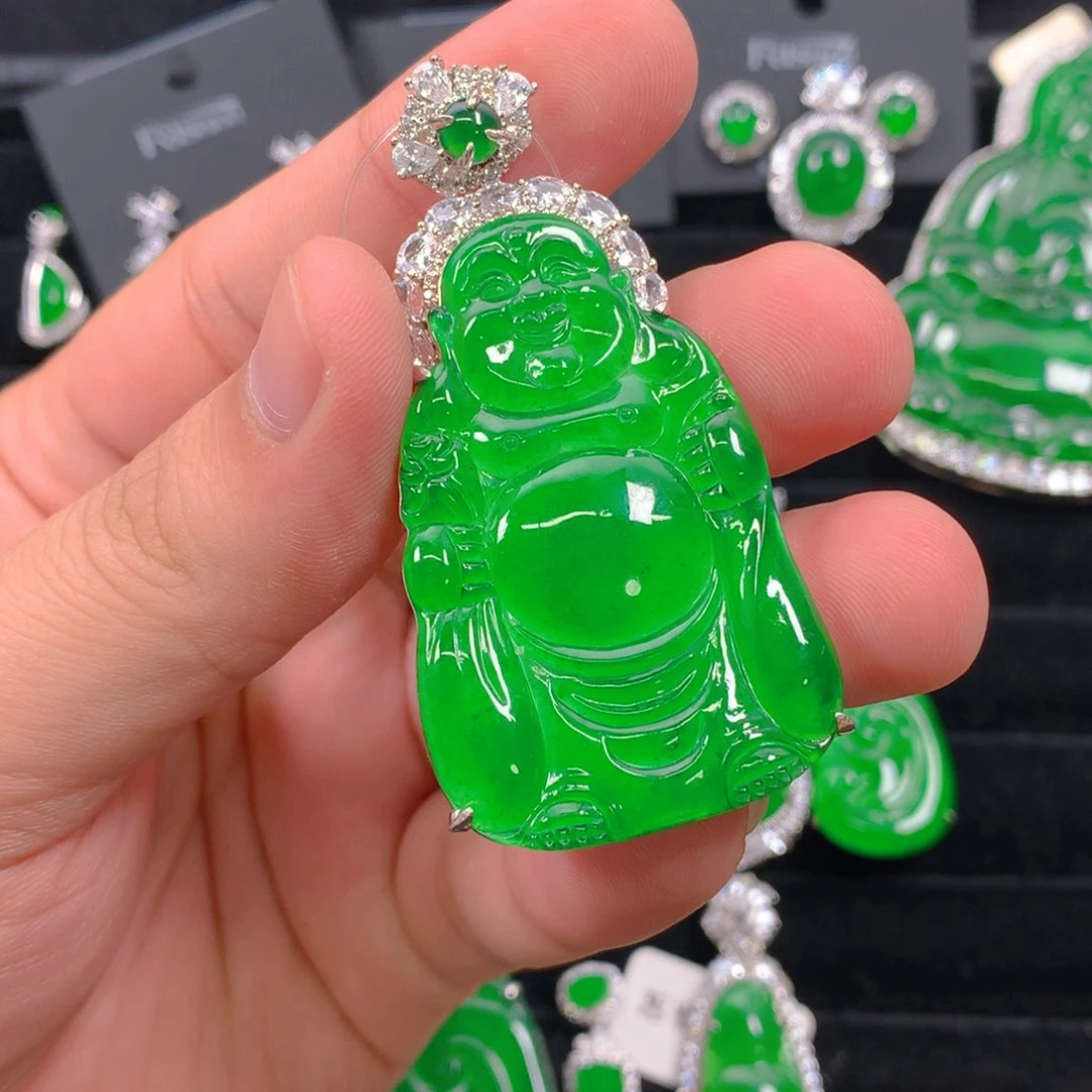 翡翠未镶嵌颈饰佛公