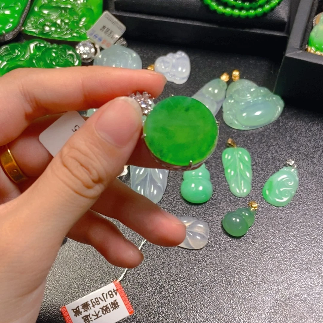 翡翠未镶嵌吊坠(不含链)