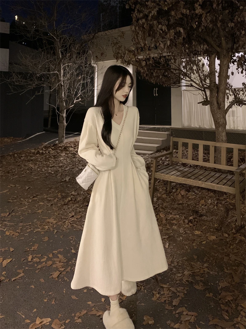长裙秋季长袖连衣裙连衣裙温柔收腰赫本风法式显瘦气质小个子