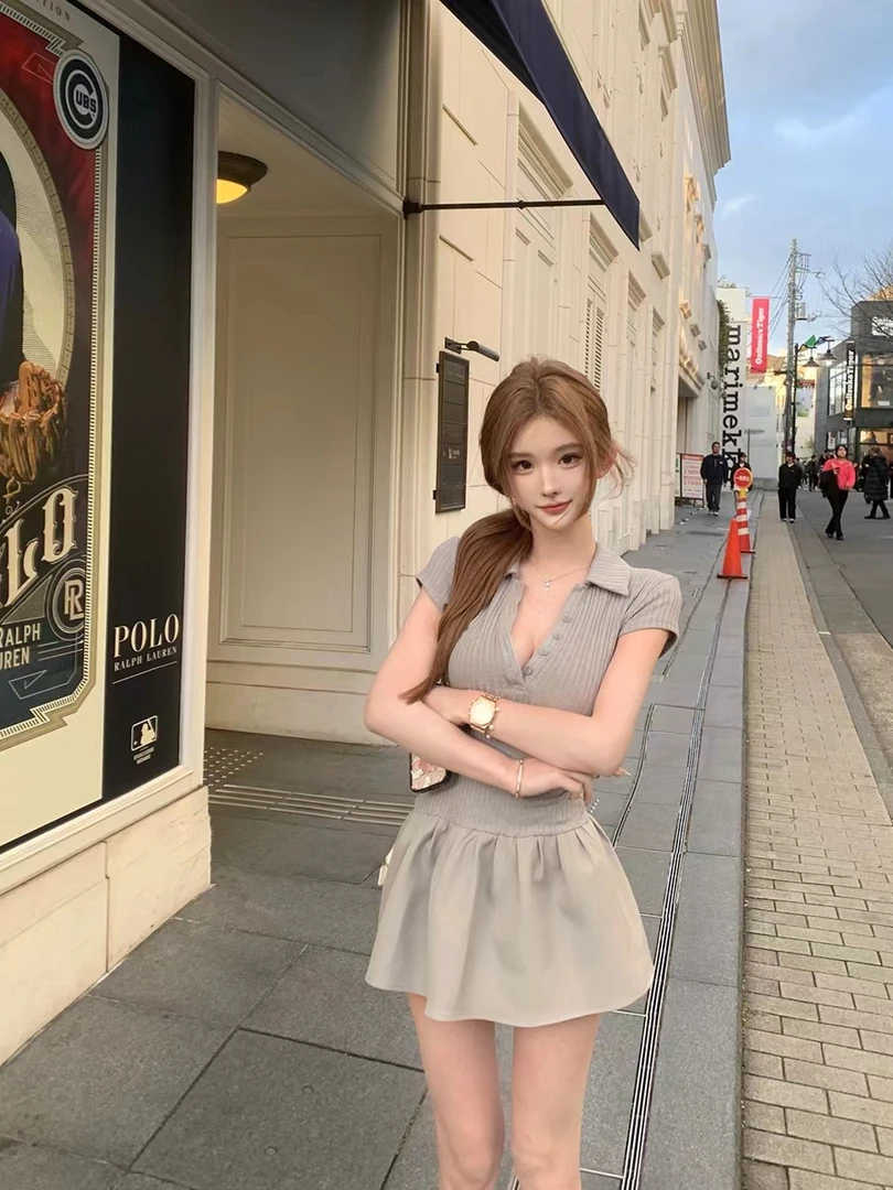 【艺术系学姐】高智感灰色polo领拼接连衣裙女2025短款显瘦蓬蓬裙潮