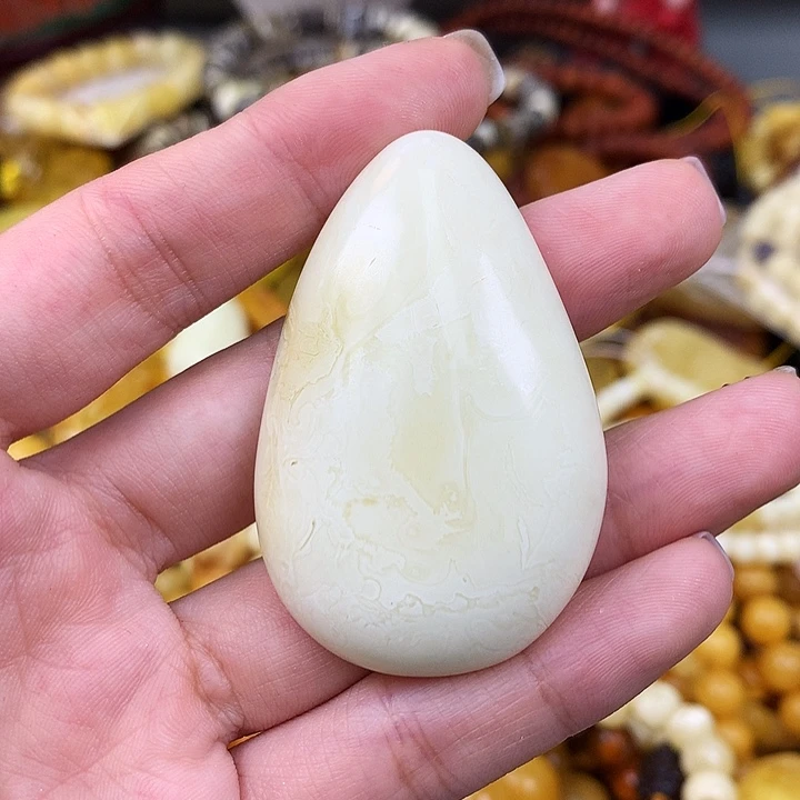 未镶嵌琥珀珠宝奇石