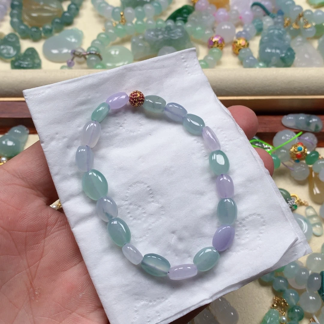 翡翠未镶嵌颈饰是