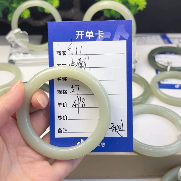 和田玉手镯未镶嵌?**?