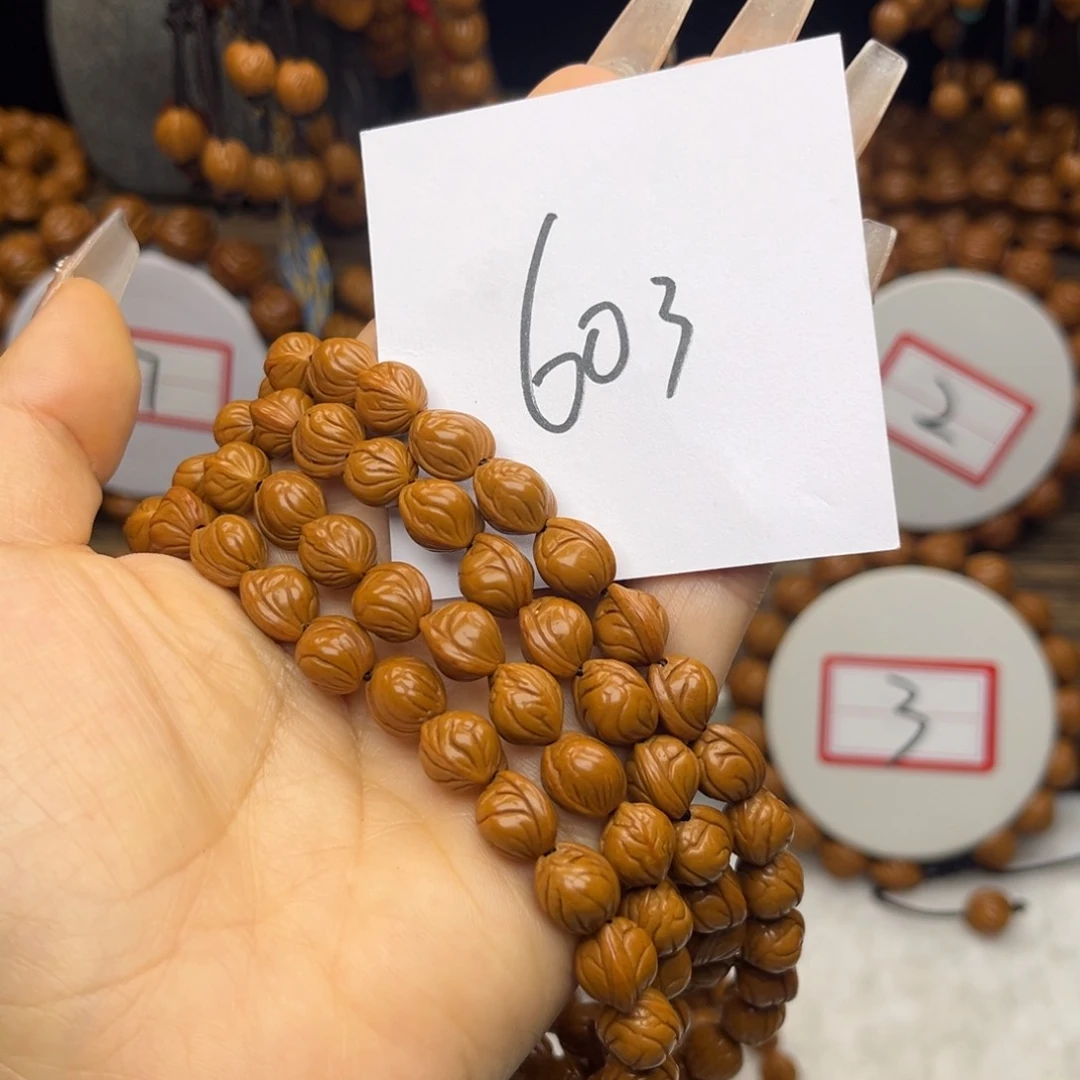 吊坠桃核桃核脖挂肚卡0.9左右