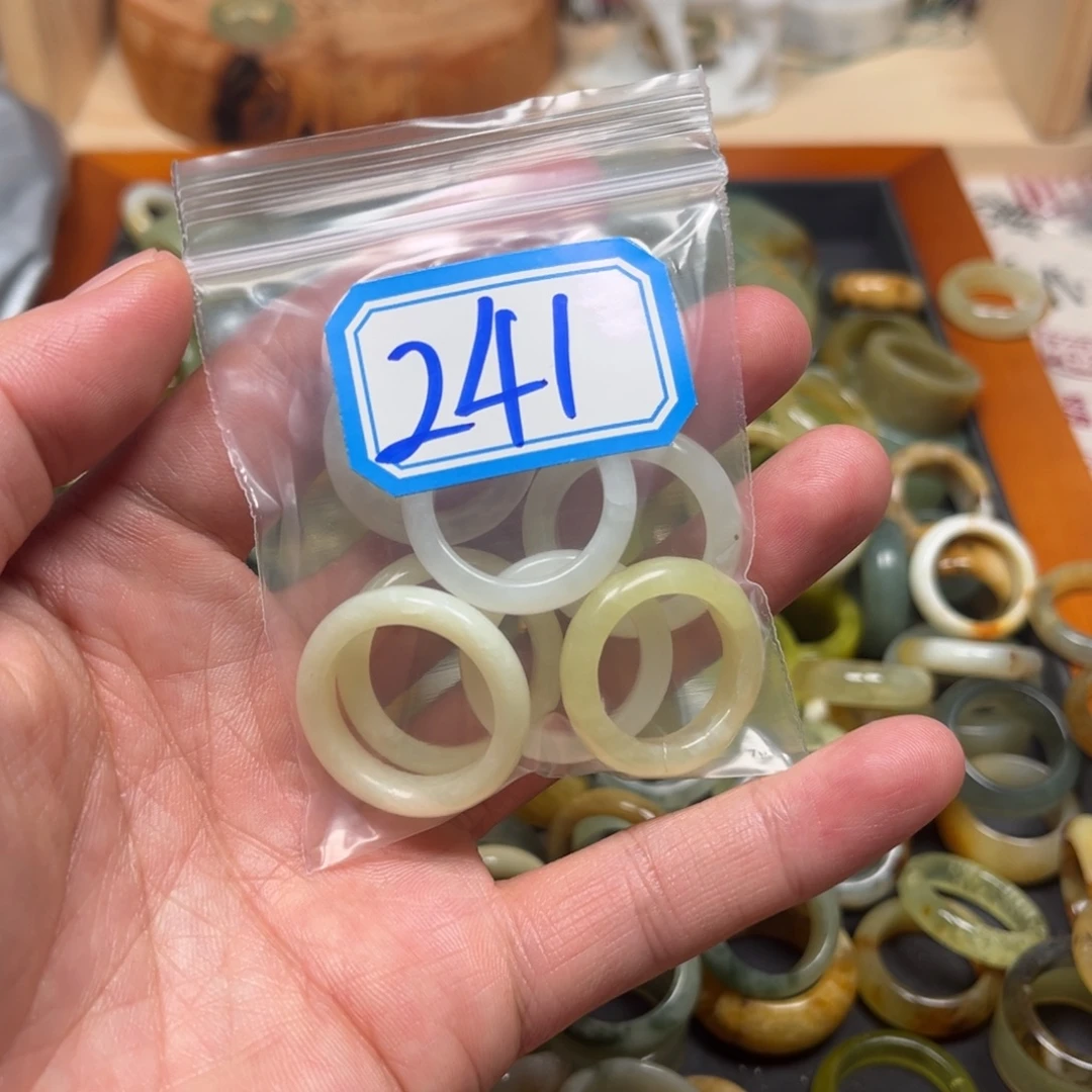 蛇纹石玉未镶嵌珠宝奇石