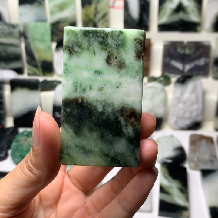 独山玉未镶嵌颈饰