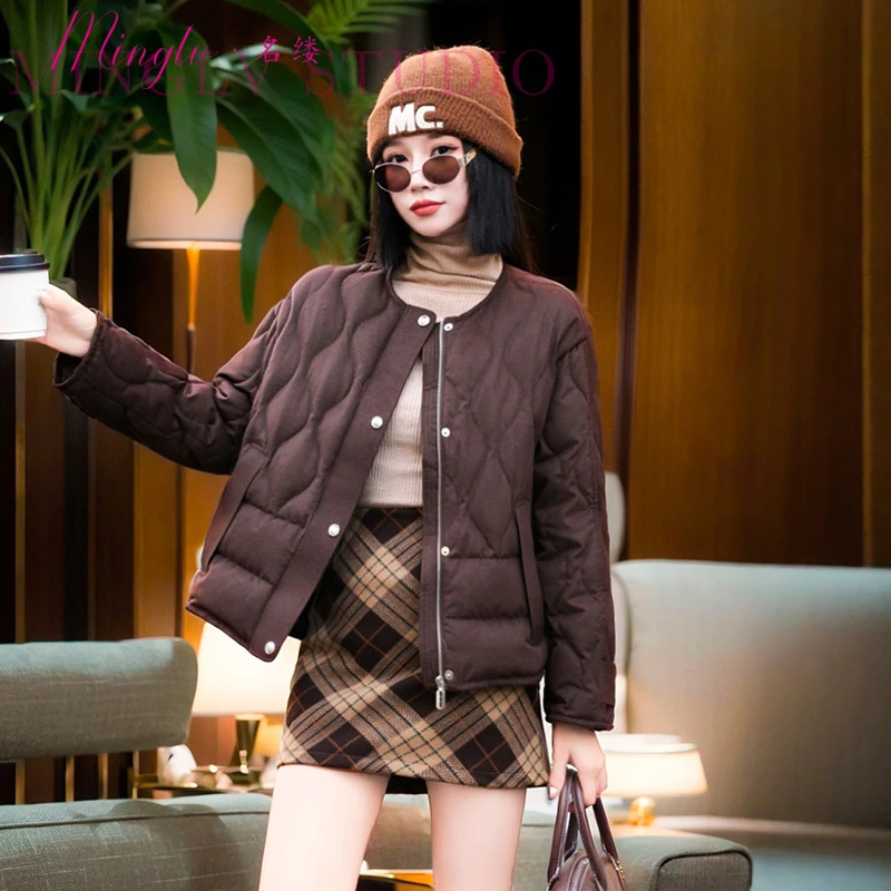 2025年冬季复古轻奢风咖色圆点单排扣绗缝格子高品质羽绒服外套女