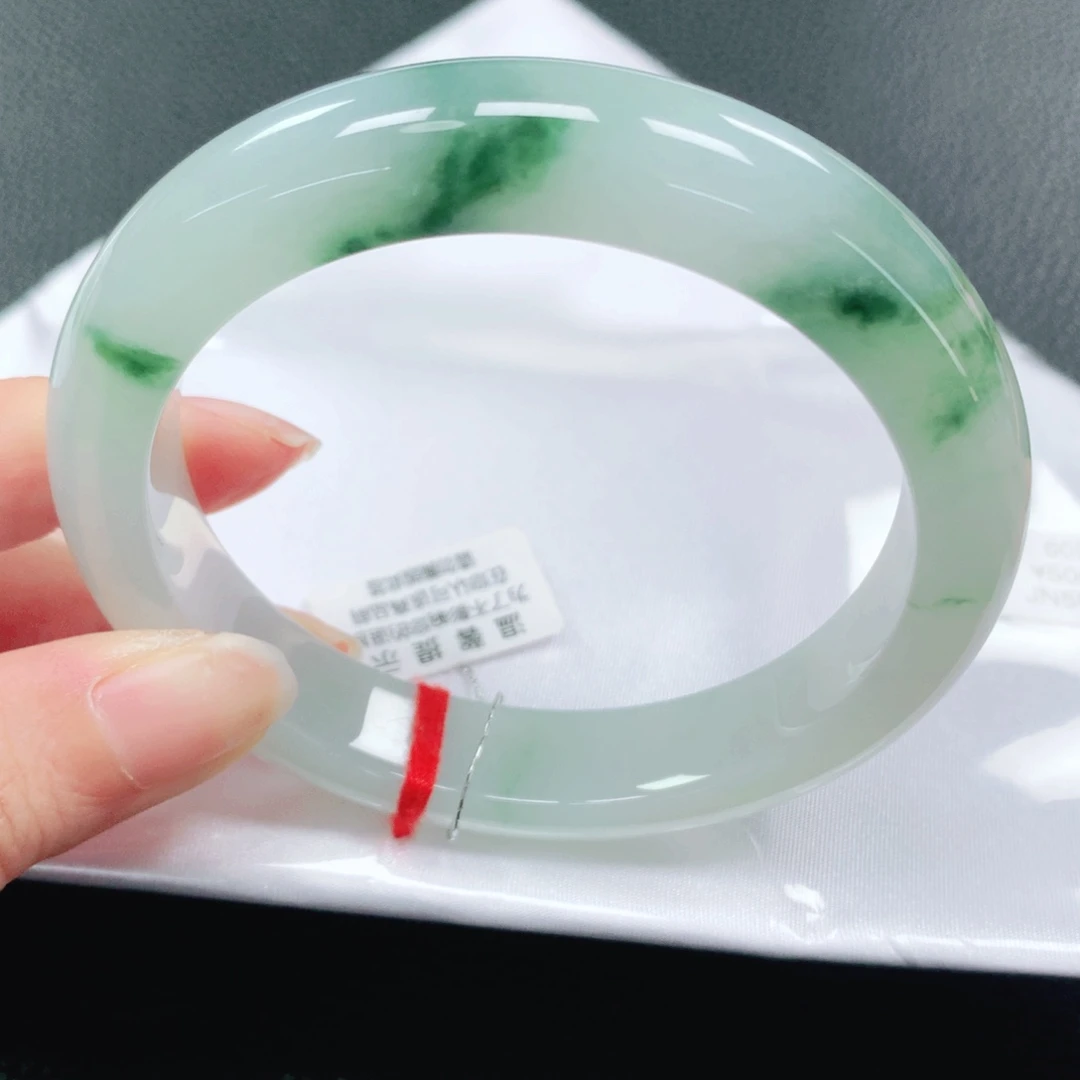 翡翠手镯未镶嵌60圈