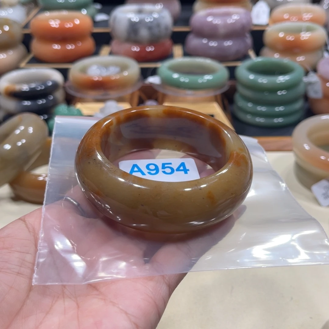 未镶嵌手镯石英岩玉李*