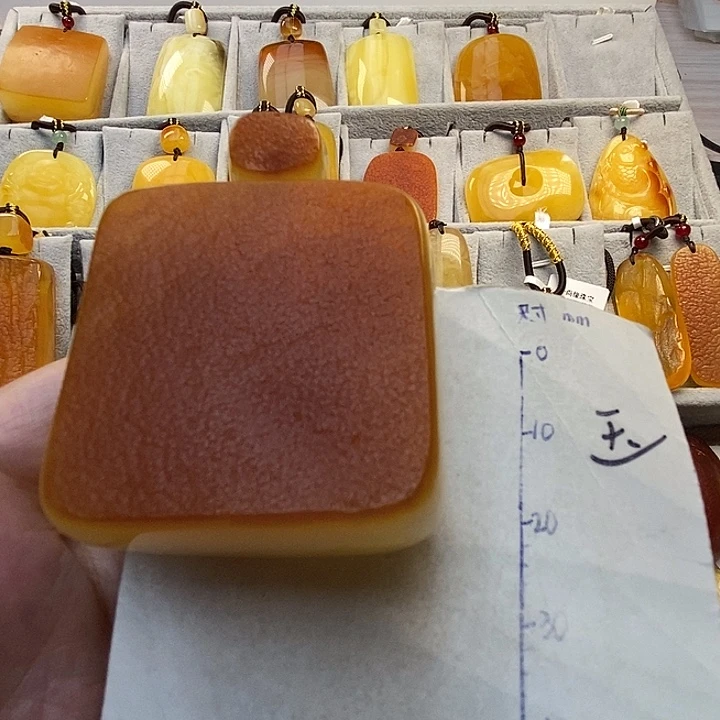 琥珀未镶嵌珠宝奇石